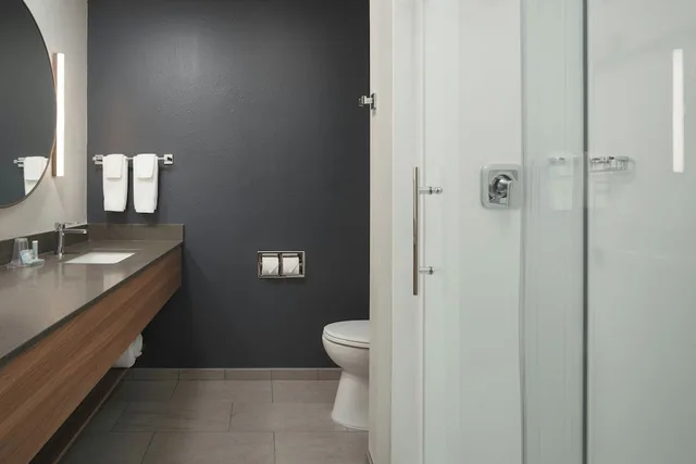 جناح استوديو بسريرين كوين بغرفة نوم واحدة، Fairfield Inn Suites Cleveland 4/4
