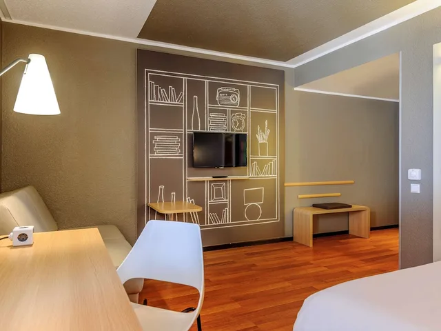غرفة عائلية بسرير مزدوج مع أريكة، IBIS BERLIN MITTE HOTEL 6/7