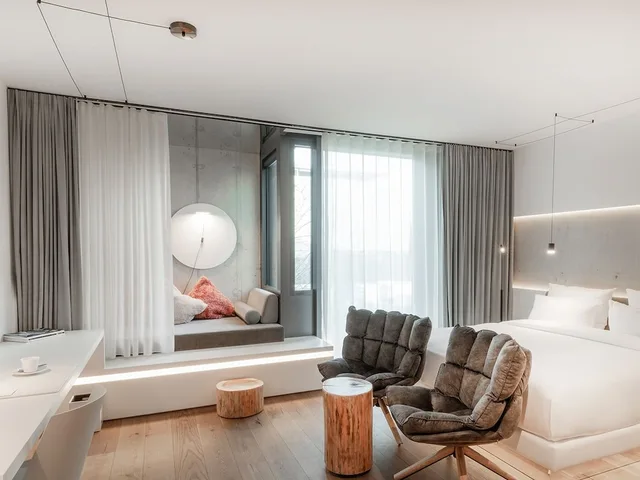 Lounge, Deluxe, King Bed, KPM Hotel and Residences 2/6