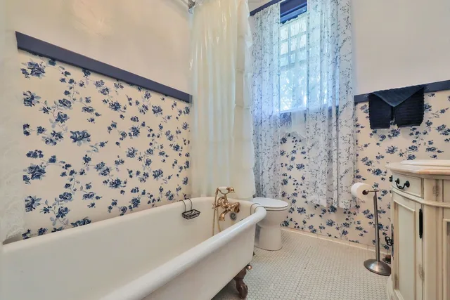 French, Queen Bed، The Lancaster Manor Bed and Breakfast 7/8