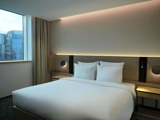 جناح جونيور بسرير كينج وسرير كوين، نوفوتيل العنود(Novotel Riyadh Al Anoud) 4/10