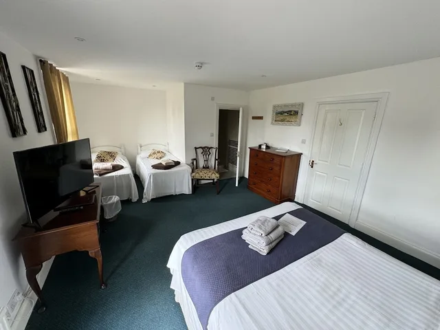 جناح بسرير كينج وسريرين منفصلين، Hookwood Lodge 2/3