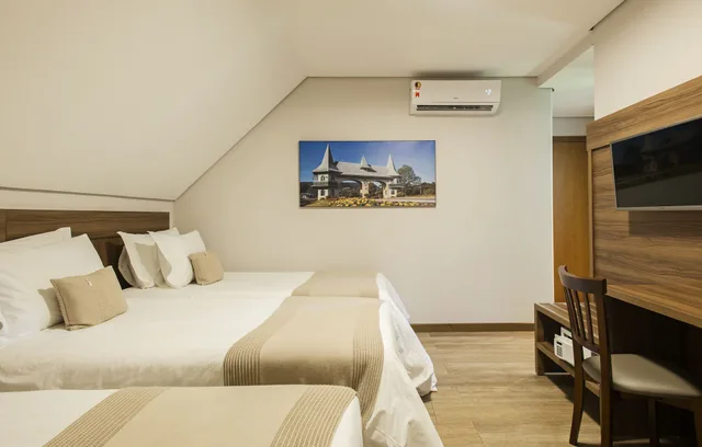 جناح بريميوم بسرير كينج وسريرين منفصلين بحوض استحمام، Hotel Fioreze Primo 1/10