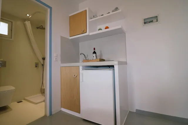 غرفة سوبيريور بسرير كوين بإطلالة على البحر بغرفة نوم واحدة، Coralli Beach Apartments 5/5