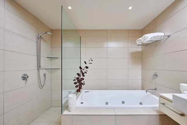 كوخ بسريرين منفصلين وسرير كينج، Parehua Resort 10/10