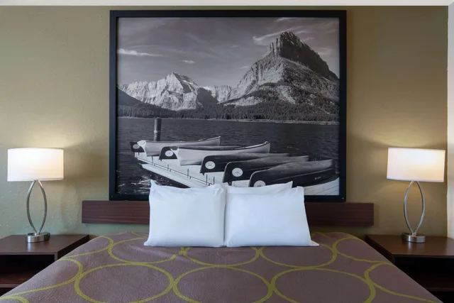 غرفة ديلوكس بسرير كينج، Super 8 by Wyndham Livingston Yellowstone 1/1