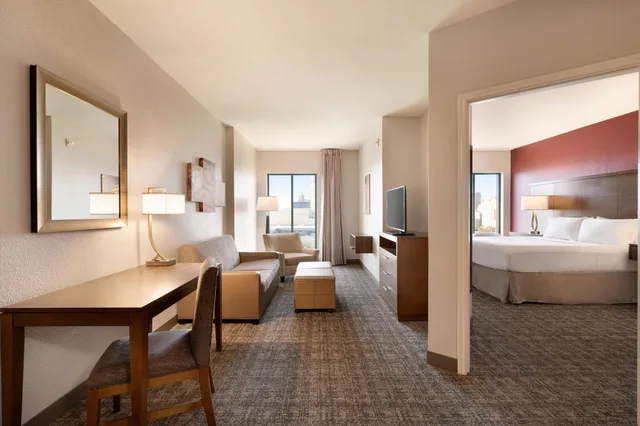جناح بإطلالة على المدينة بغرفة نوم واحدة بمطبخ، Staybridge Suites San Antonio Downtown Conv Ctr, an IHG Hotel 1/3