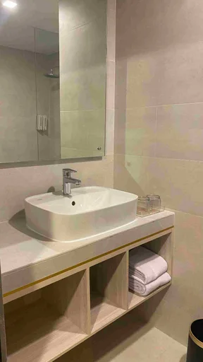 غرفة تنفيذية بسرير مزدوج، Lynn Hotel Tuban 2/3