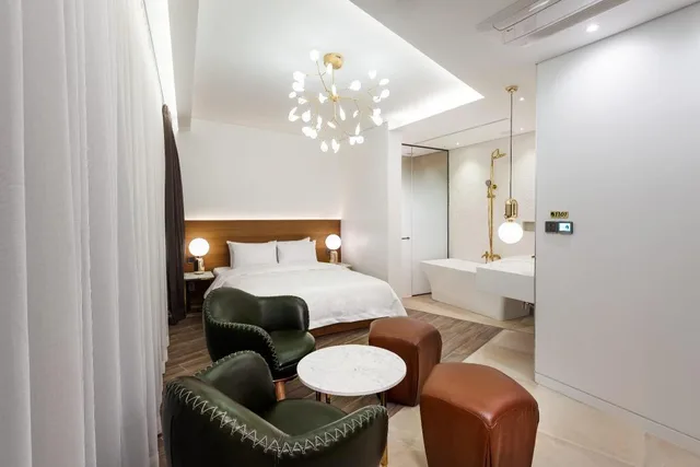غرفة بريميوم بسرير كوين، HOTEL THE DESIGNERS DDP 1/4