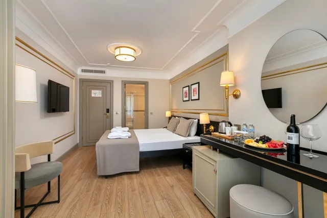 غرفة بإطلالة جزئية على البحر، REO Hotel & Spa 1/2