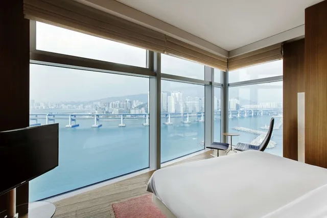 Marina, Ocean, Suite, King Bed, Corner، Park Hyatt Busan 1/2