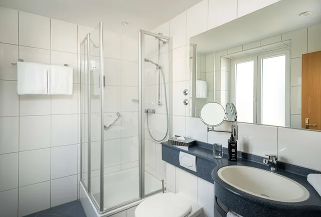 جناح جونيور بسرير كينج مع أريكة، Maison Viktoria Augsburg 4/5