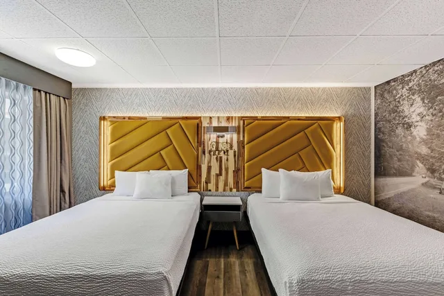 غرفة بسريرين كوين يُسمح فيها بالحيوانات الأليفة، The Wander Hotel, a Ramada by Wyndham 3/7