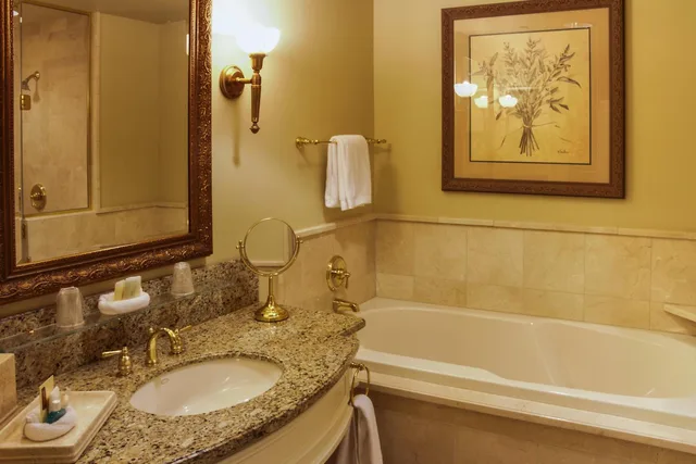 غرفة سوبيريور بسرير كينج، Carlton Hotel 5/9