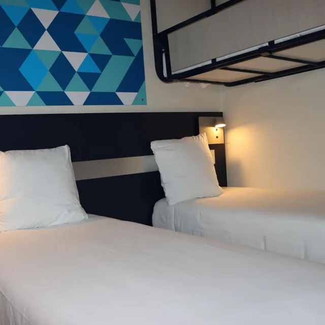 غرفة ثلاثية بسرير فردي، Comfort Hotel Paris Porte d Ivry 4/8