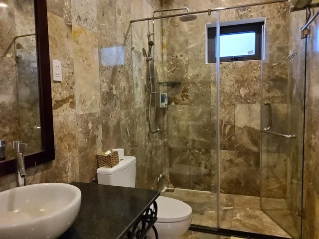 غرفة ديلوكس عائلية بسرير مزدوج وسريرين منفصلين بشرفة، Bean Grass Homestay 6/7