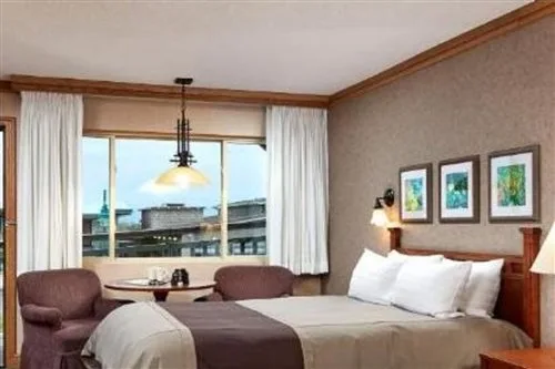 King Standard with Fireplace، Cavalier Oceanfront Resort 1/3