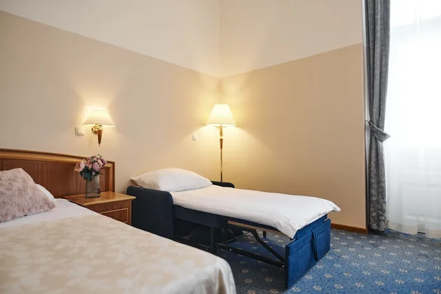 غرفة عائلية بسريرين منفصلين بإطلالة على البحر مع أريكة، Hotel Lovran 6/8