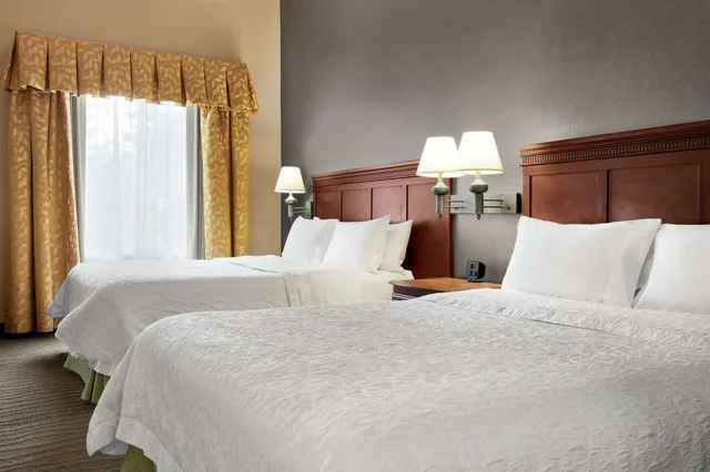 Studio, 2 Queen Beds, Hampton Inn & Suites Poughkeepsie 2/5