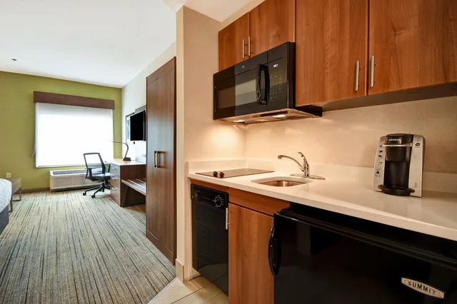 غرفة بسرير كينج، Holiday Inn Express Newport North - Middletown 6/6