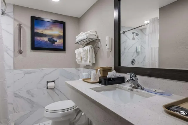 Room, Quadruple, Smoking, Quality Inn & Suites Altamonte Springs Orlando-North 8/10