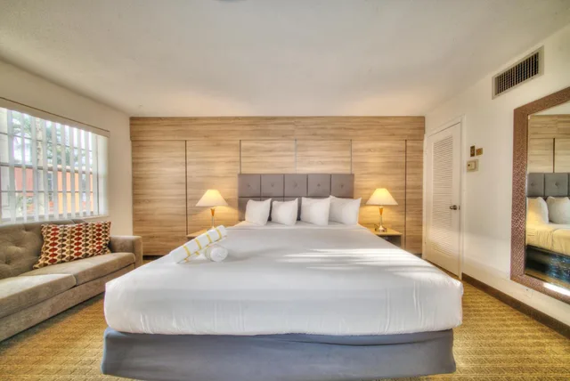 Studio, King Bed, Club Lux Resort By the Beach 1/8