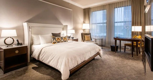 غرفة ديلوكس بسرير كينج بإطلالة على الحديقة، Hotel Birks Montreal 2/5