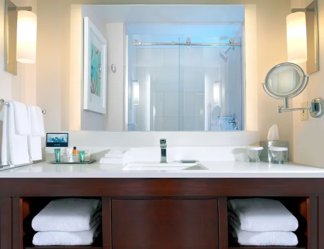 غرفة قياسية بسرير كينج، Hilton Naples 8/9
