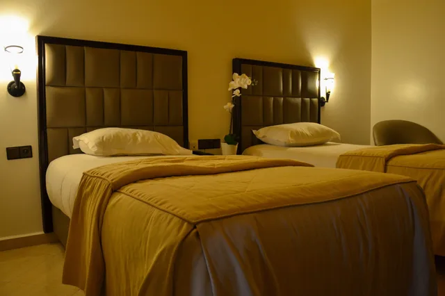 Standard, Twin Beds, Azur Hotel 2/5
