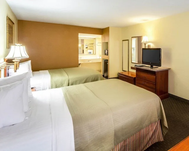 غرفة قياسية بسريرين كوين، Econo Lodge Inn and Suites Eagle Pass, TX 1/10