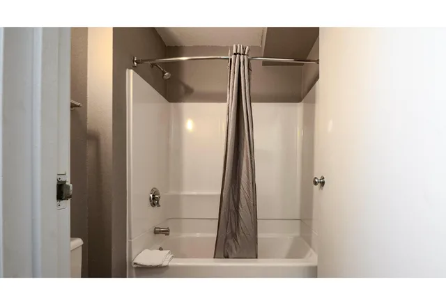 جناح بسرير كينج، Motel6 Wethersfield, CT - Hartford 4/4