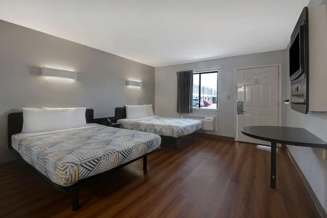 غرفة قياسية بسريرين كوين لذوي الإعاقة، Motel6 Sulphur Springs, TX 1/4