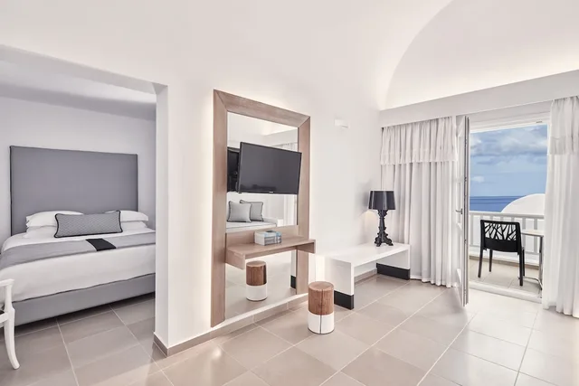 جناح بسريرين منفصلين بإطلالة على البحر مع أريكة بجاكوزي، Aressana Spa Hotel and Suites 2/8