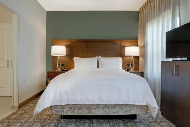 Studio, Suite, Kitchen, Staybridge Suites Overland Park - Kansas City S 2/4