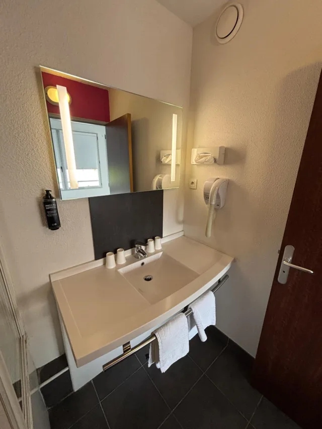 جناح بسرير مزدوج وسريرين منفصلين، Ibis Styles Bethune Bruay Hotel 14/15