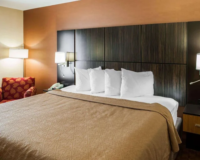 غرفة بسرير كينج، Quality Inn Franklin I-65 2/2