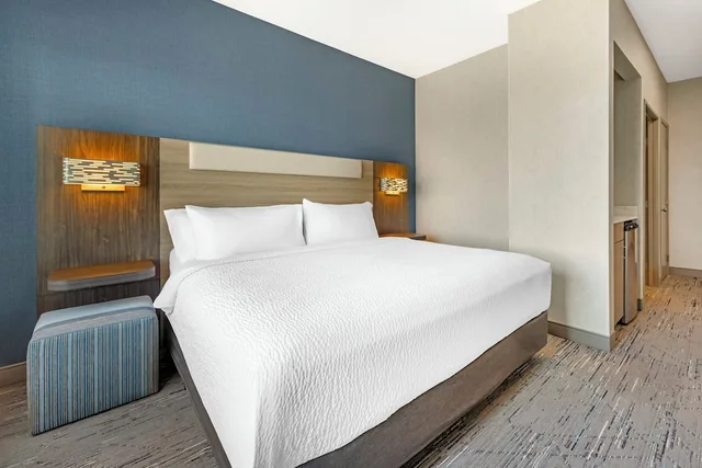جناح بسرير كينج مع أريكة، Holiday Inn Express Hotel Suites Astoria 4/8