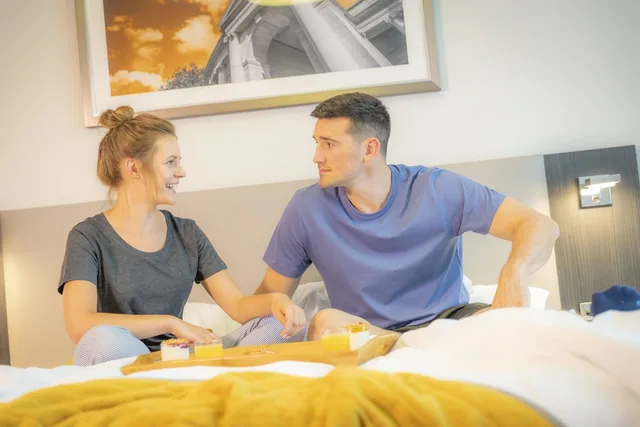 غرفة بسرير مزدوج وسرير فردي، Maldron Hotel Tallaght 5/7