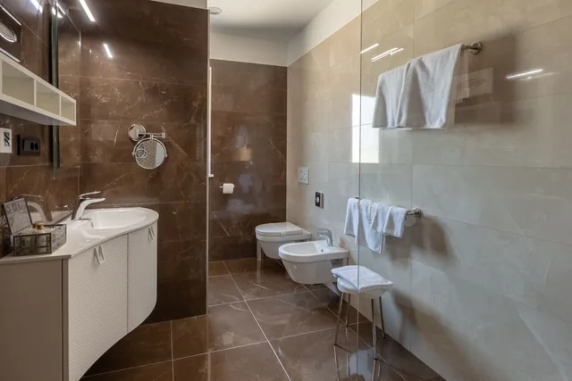 Deluxe, Suite, King Bed, Sea View, Sofa, Wine Residence Cattunar 4/6