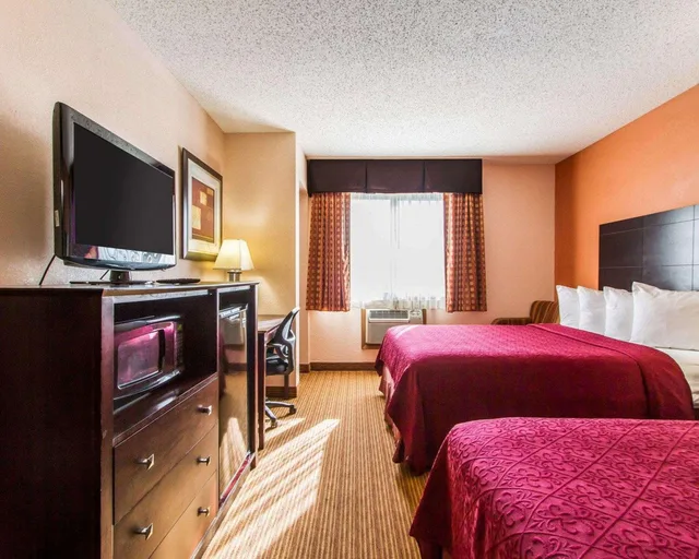 غرفة رباعية بسريرين كوين، Quality Inn & Suites Ottumwa North 1/7