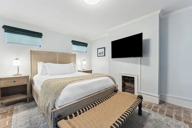 Garden, Queen Bed، Bellwether House 2/3