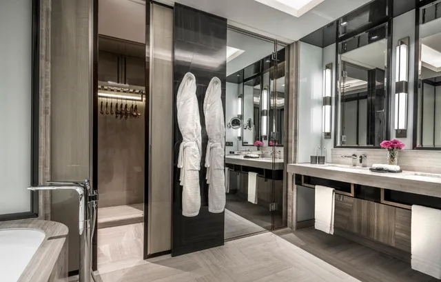 Room, King Bed, Garden and Pool View، Four Seasons Hotel Kuala Lumpur 2/4