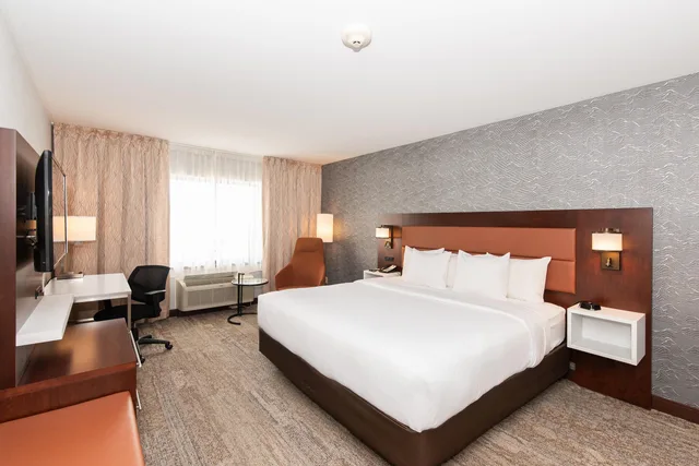Upgrade, King Bed، Quality Inn and Suites Val d Or, QC 6/10