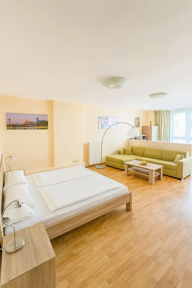 2 Bedrooms, Apartment, 1 Double and 1 Single Bed, Hotel Petersburg 2/4