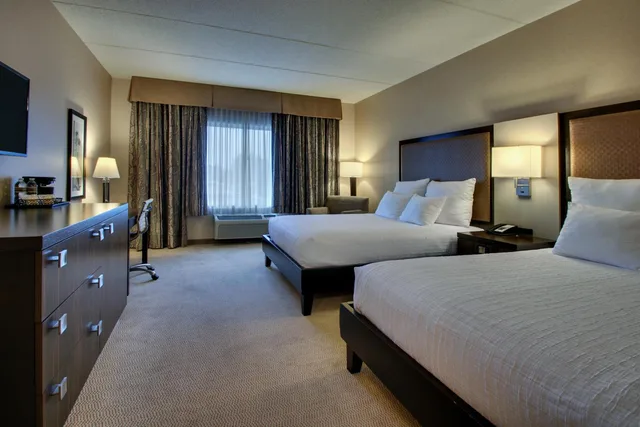 Standard, Queen Bed, Track Side، The Inn at Charles Town 5/9
