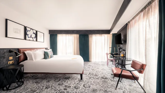 غرفة بريميوم بسرير كوين، voco Manchester - City Centre, an IHG Hotel 3/4