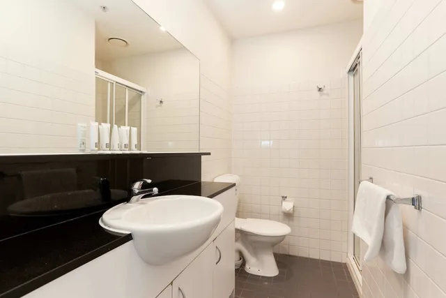 4 Bedrooms, Apartment, 4 Beds, King and Queen Bed, Sofa, Arrow On Swanston 10/10