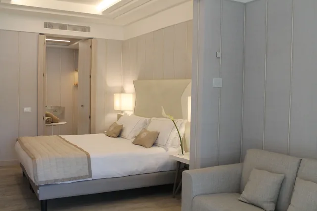 1 Bedroom, Park, Junior Suite, Queen Bed, Sofa، Splendido Bay Luxury Spa Resort 3/4