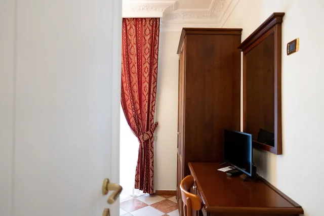 غرفة صغيرة بسرير فردي، Hotel Romantica 5/9