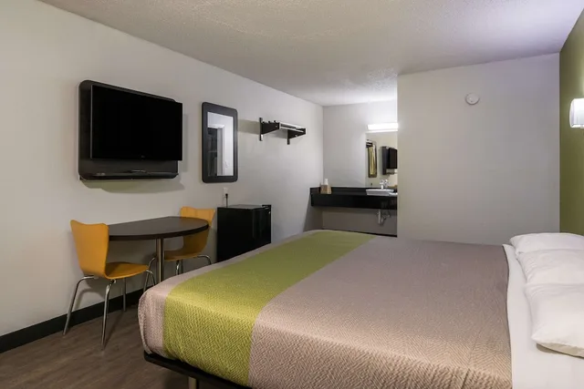 Deluxe, 2 Double Beds, Smoking, Motel6 Irving, TX - Loop 12 3/8